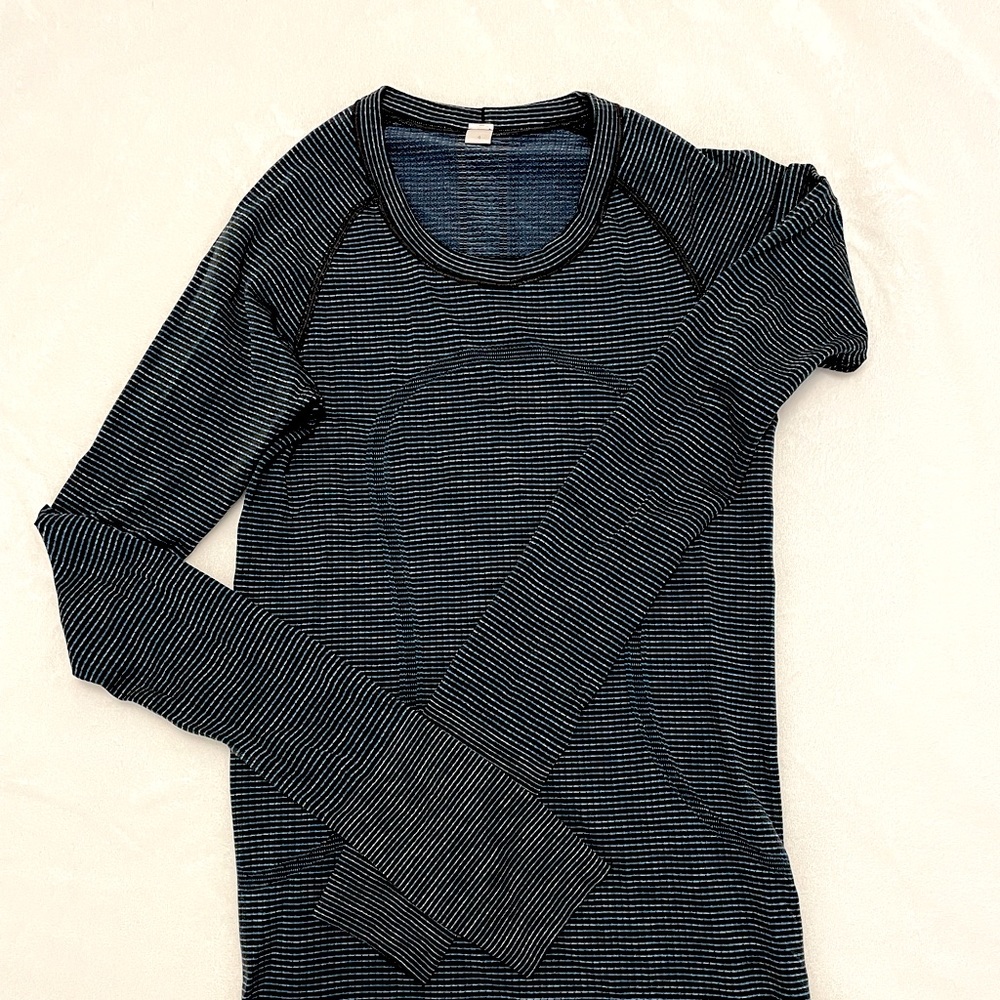 Lululemon Long Sleeve top size 4